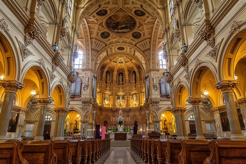 Descubre la Iglesia de San Francisco Javier en Nueva York, una de las 10 Mejores Iglesias Católicas en Nueva York. Misa cerca mio