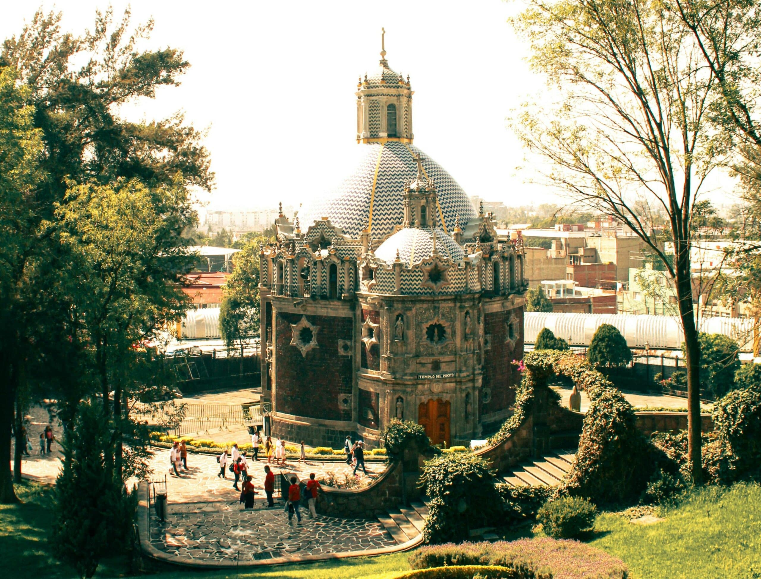 imagen Capilla del Pocito de la Ciudad de México. Descubre las 10 Iglesias más impresionantes de Ciudad de México en la aplicación de Horarios de Misa en tu celular.