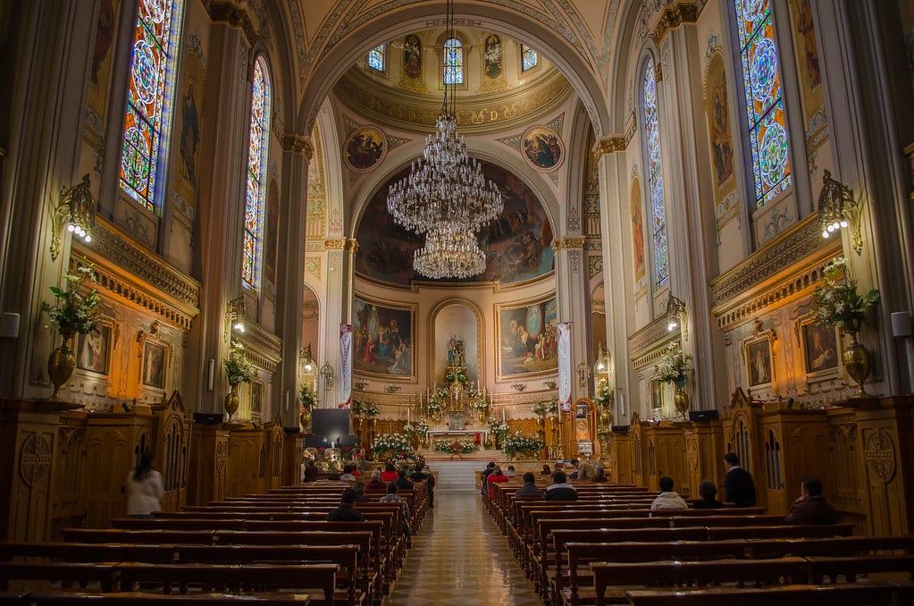imagen Iglesia Sagrada Familia de la Ciudad de México. Descubre las 10 Iglesias más impresionantes de Ciudad de México en la aplicación de Horarios de Misa en tu celular.