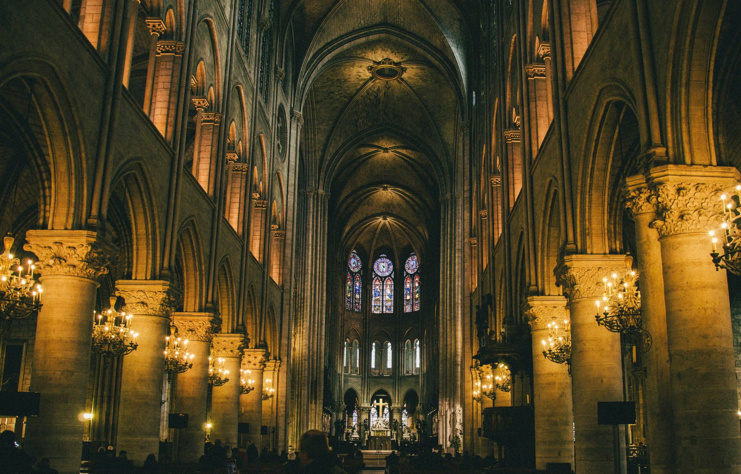 Image of Notre Dame Paris. Discover the 5 keys to understand what Baptism is. Download Mass Schedules to your cell phone.