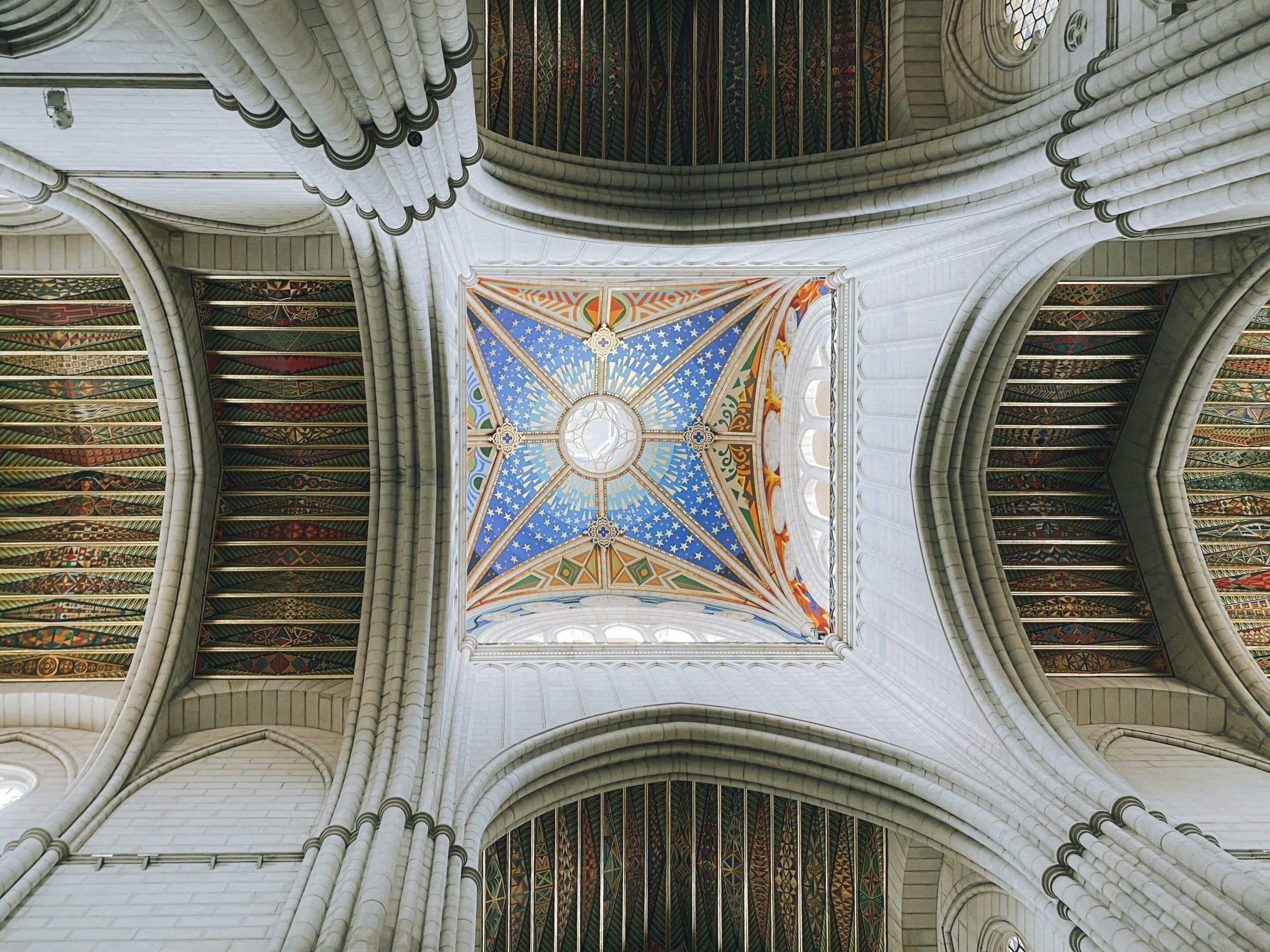 Madrid alberga algunas de las iglesias y basílicas más impresionantes de España ¡Descarga Horarios de Misa!