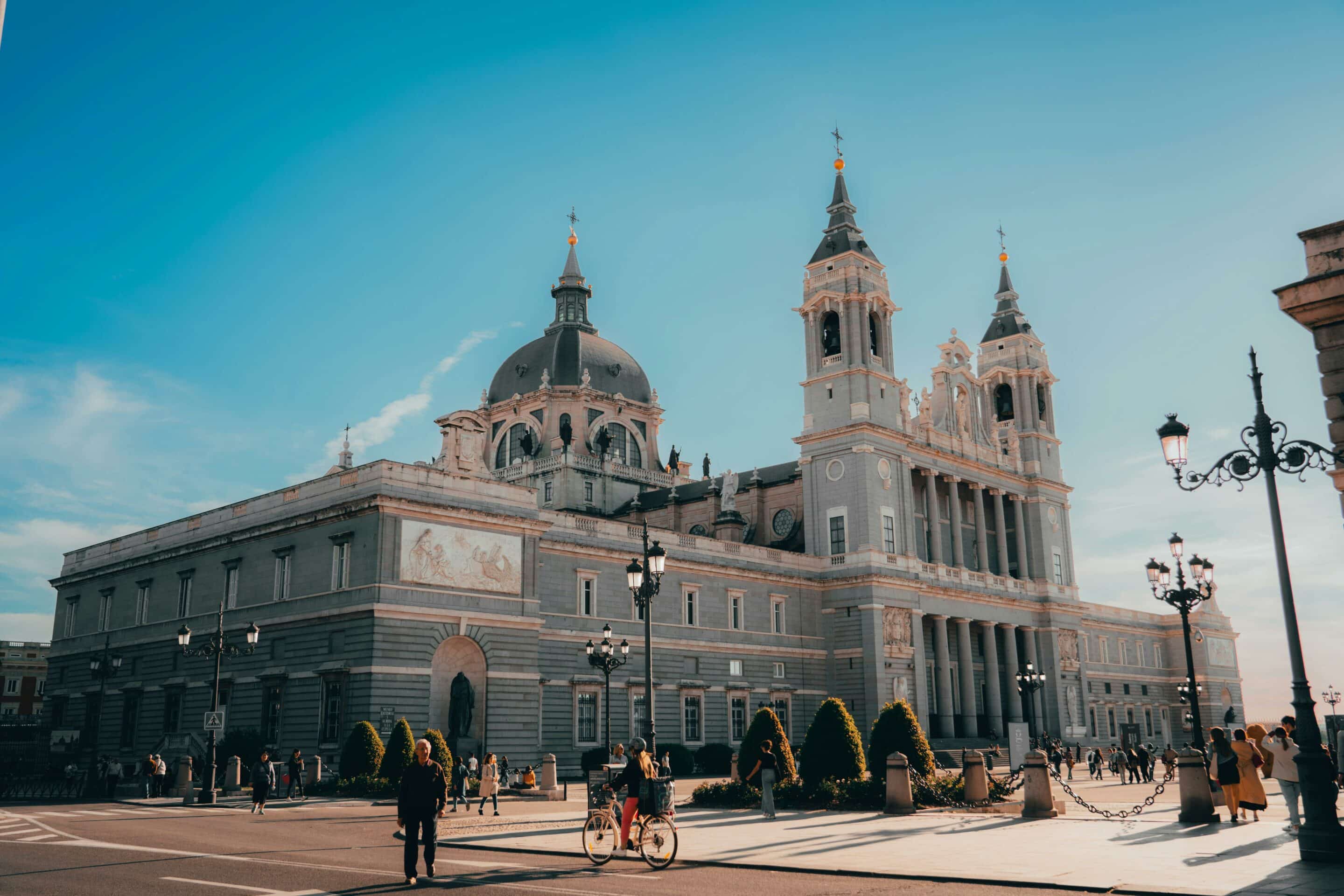 Madrid alberga algunas de las iglesias y basílicas más impresionantes de España ¡Descarga Horarios de Misa!