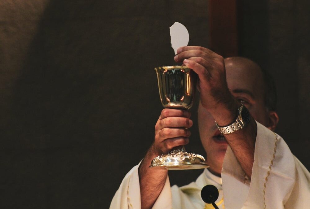 Cómo ver la Santa Misa en Vivo Hoy