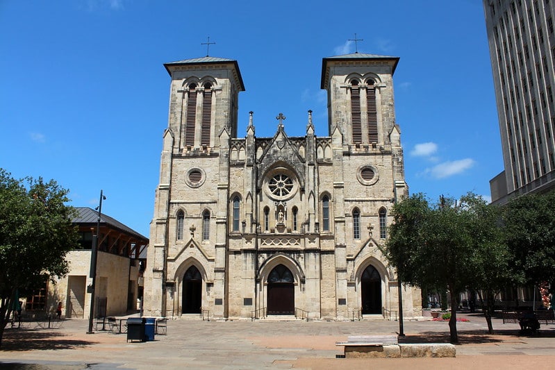 Catedral de San Fernando. 7 Iglesias Católicas en San Antonio, TX – Horarios de Misa