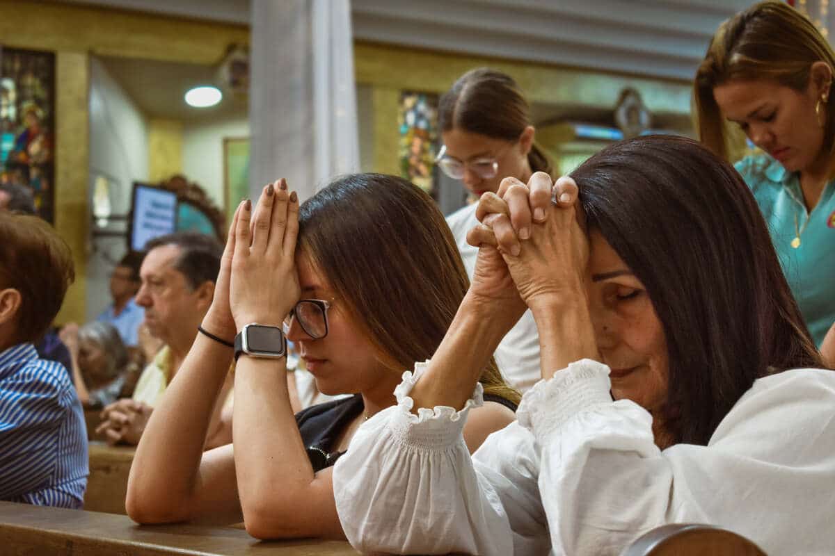 Alabanza y Adoración a Dios. Fines de la Misa.