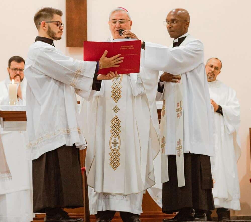 Ritos Iniciales-Sacerdote en la Sede-Colecta