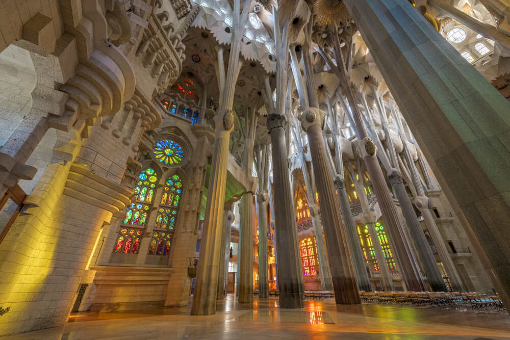 Interior - Sagrada Familia- Iglesias en Barcelona