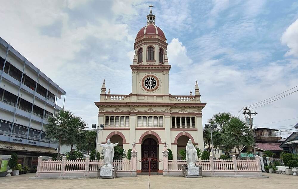Iglesia de la Santa Cruz - Iglesias Católicas en Bangkok - Horarios de Misa