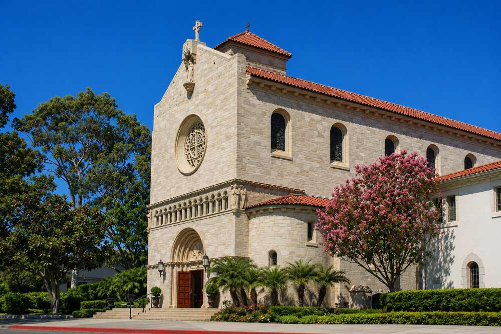 Misa en Los Ángeles - St. Monica Catholic Church - Horarios de Misa